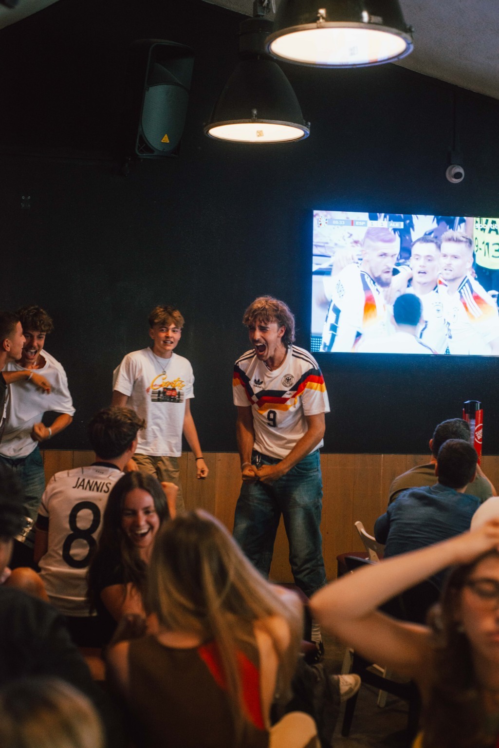 Fans watching together at The Spot Lisboa