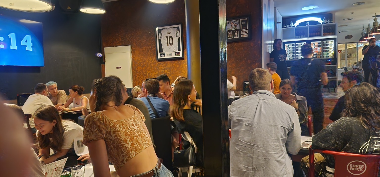The room in full quiz mode at The Spot Lisboa